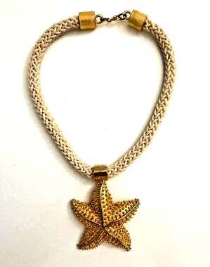 Vtg Signed Mimi Di N 1976 Brushed Gold Tone Starfish Pendant on Cord Necklace